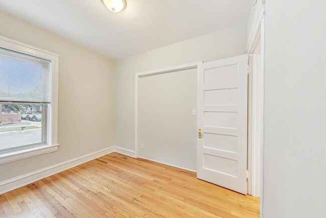 Building Photo - 4000 N Hermitage Ave