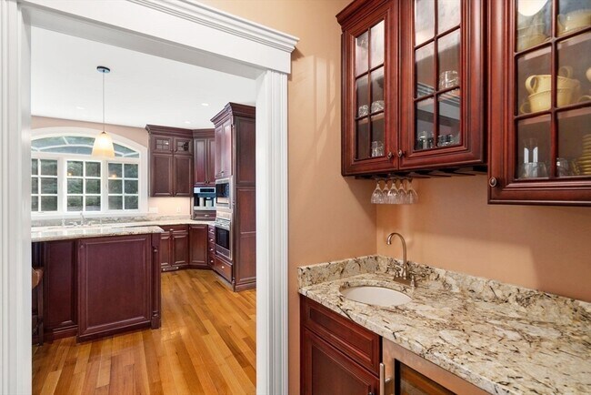 Building Photo - 66 Forest Ave