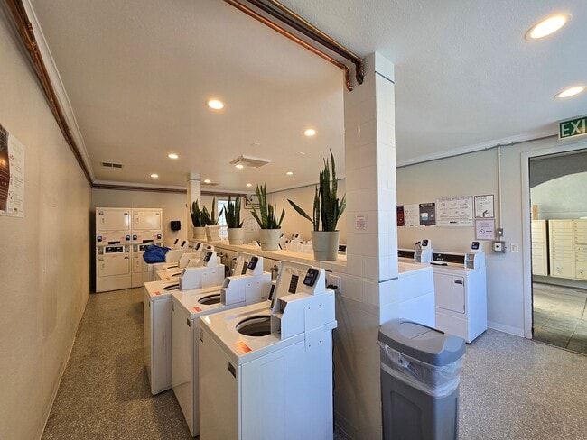Building Photo - For Rent – 2 Bedroom | 1.5 Bathroom Townho...