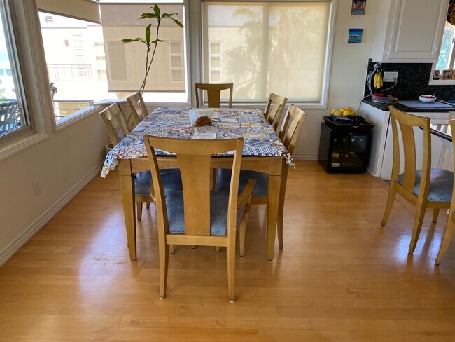 Dining - 208 36th St