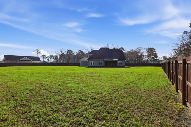 Building Photo - 206 Leland Ln