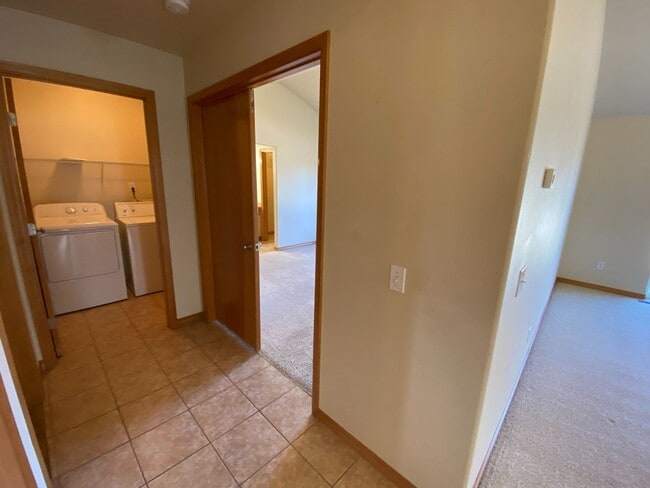 Building Photo - BONUS RENT SPECIAL! Nice 3 Bed, 2 Bath Home!