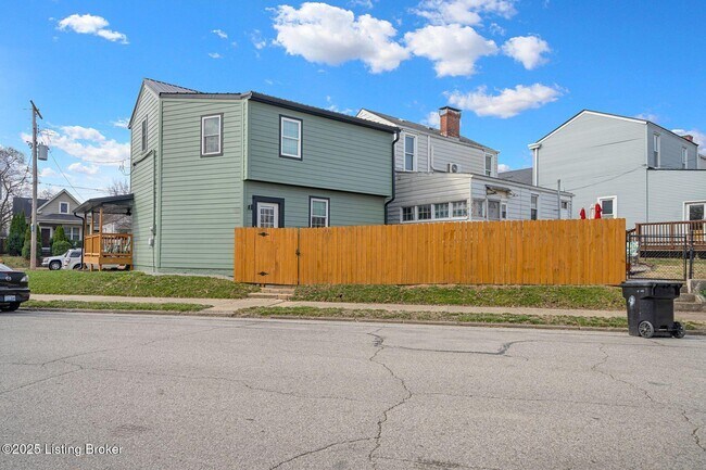 Building Photo - 1057 E Caldwell St