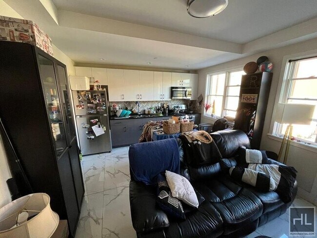 Building Photo - EMPIRE BOULEVARD