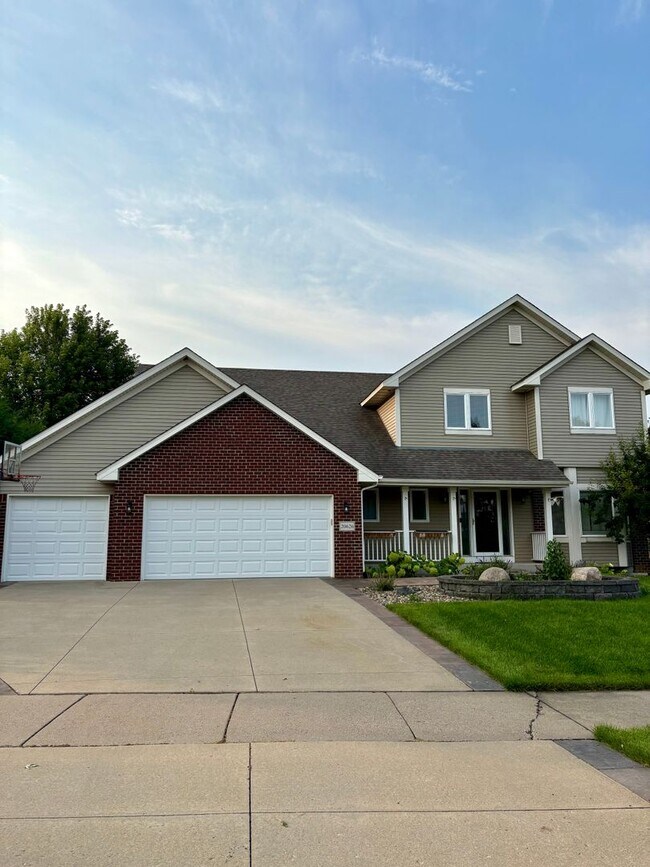 Primary Photo - Large Lakeville Home for Lease