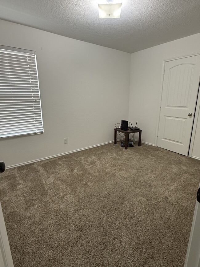 Building Photo - 1045 Polmont Ct