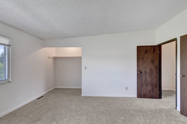Building Photo - 266 W Rockrimmon Blvd
