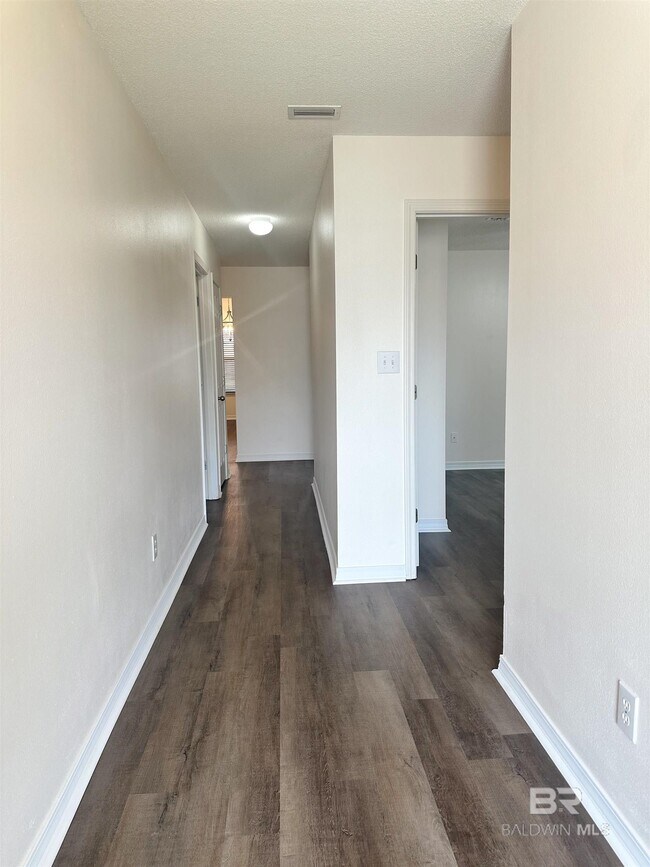 Building Photo - 2700 Hampton Park Cir