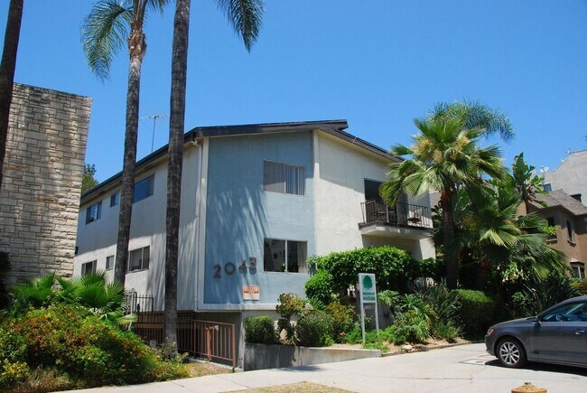 Building Photo - 2043 Beachwood Drive,