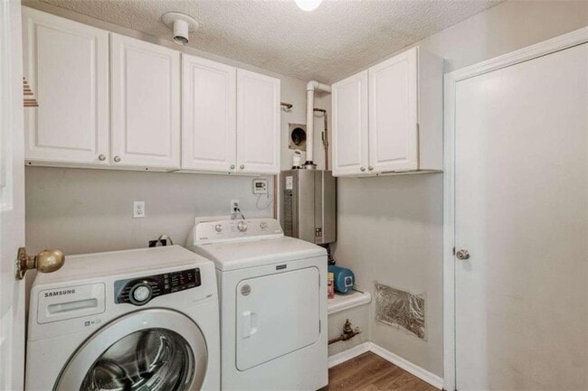 Building Photo - 10910 Willow Meadow Cir