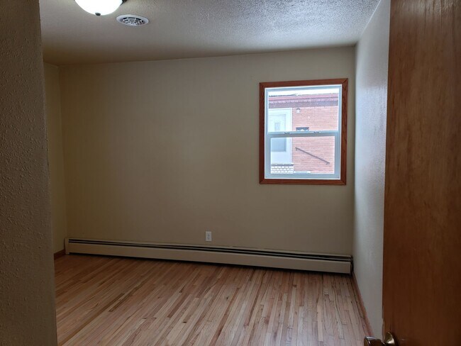 Building Photo - 1417 3rd Ave NW