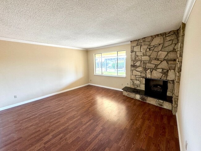 Building Photo - Light, Bright & Lovingly Maintained Claremont Home for Lease