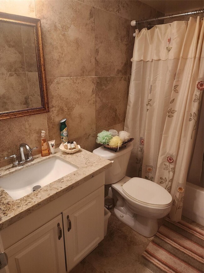 Building Photo - 7500 NW 4th Pl