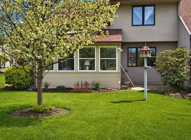 Building Photo - 209 Vivian Ln