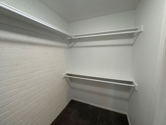 Building Photo - $500 OFF MOVE IN SPECIAL | Cozy Townhome in Quail Creek 2/2.5/2 Car Garage