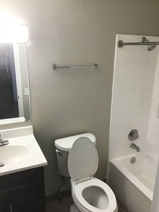 Building Photo - 2 Bedroom in Downtown Omaha