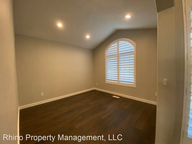 Building Photo - 6 br, 3.5 bath House - 8099 Pine Lake Circle