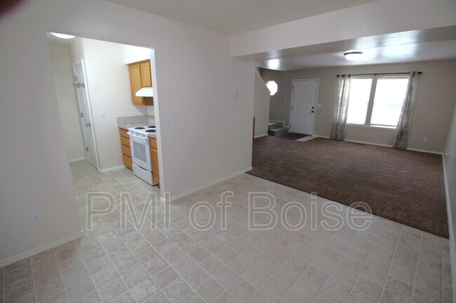 Building Photo - 633 W Idaho Ave