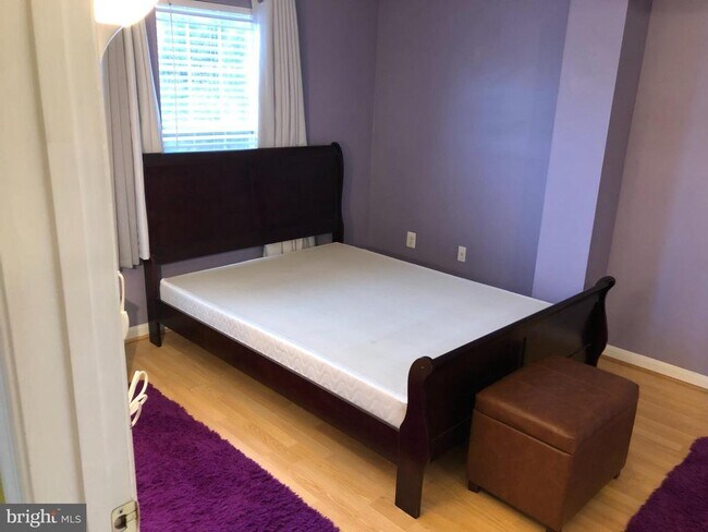 Building Photo - 1055 Gardenview Loop