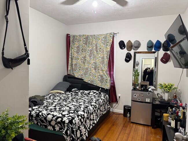 Building Photo - 139 London St