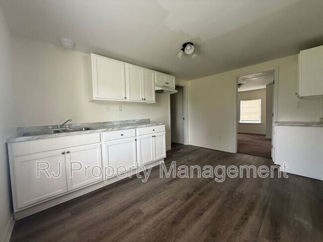 Building Photo - 3742 Berry Ln
