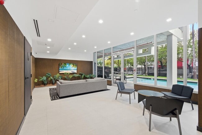 Building Photo - 13800 Highland Dr