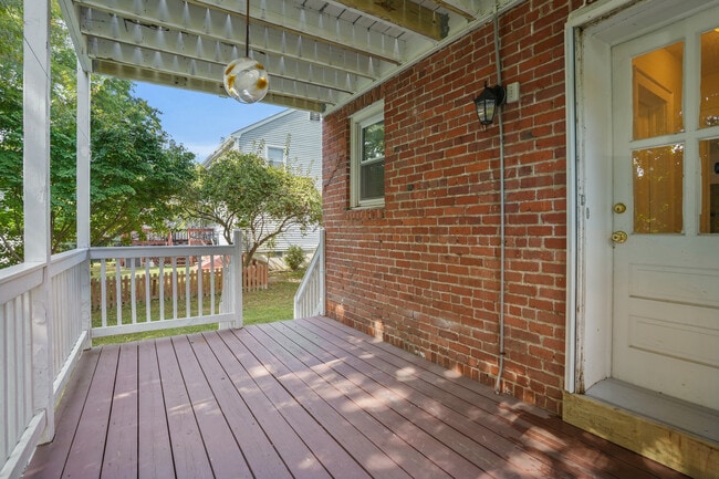 Building Photo - 221 Hunyadi Ave