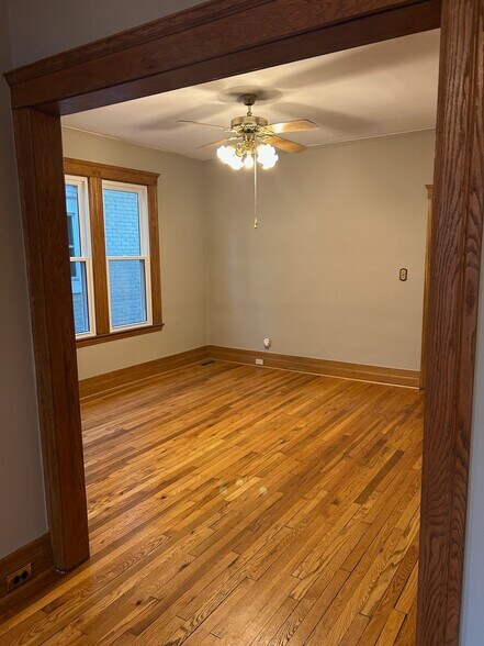 Dining Room - 1075 Lakepointe St
