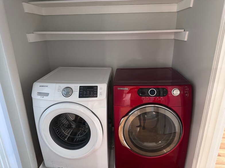 In-unit washer/dryer - 6 Walden Dr