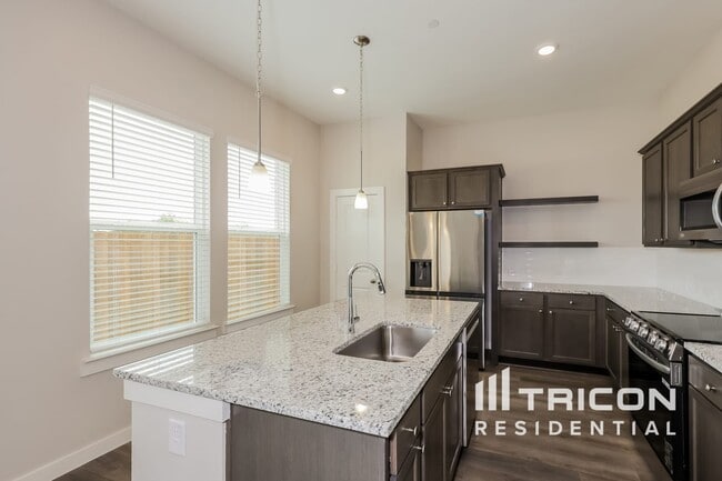 Building Photo - 302 Yorkshire Ct