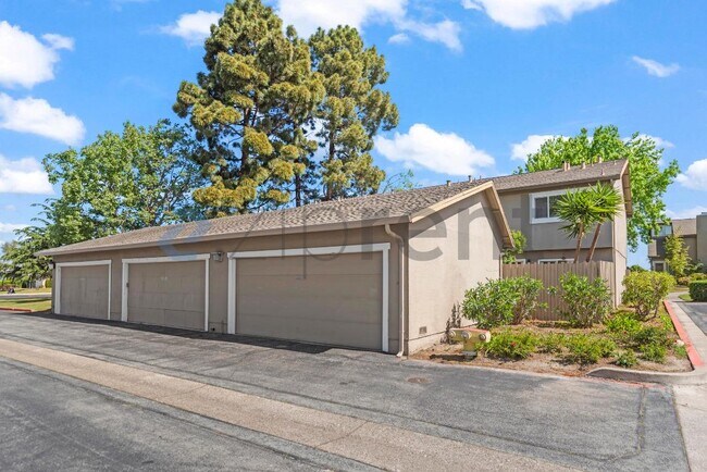 Building Photo - 1030 Gull Ave