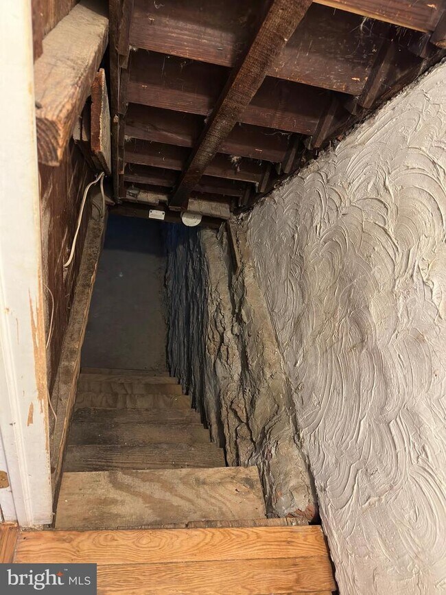 Building Photo - 1528 S Hollywood St