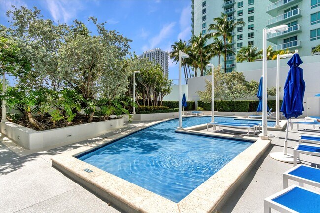 Building Photo - 1800 N Bayshore Dr
