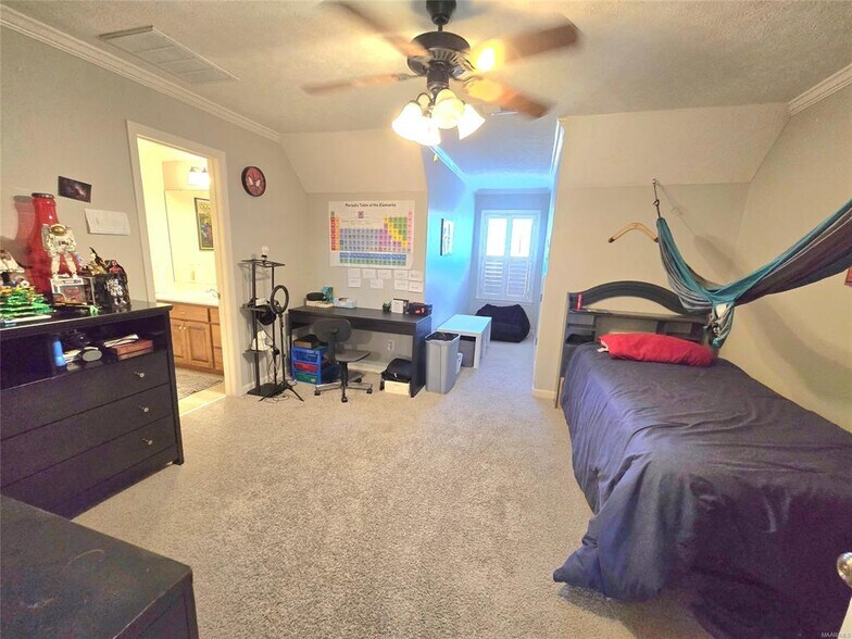 Building Photo - 310 High Pt Rdg