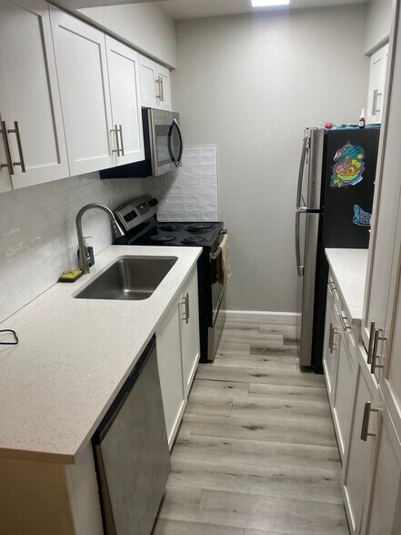 Building Photo - 1330 W Broadway Rd