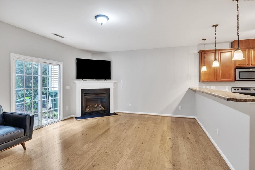 Building Photo - 255 Hampshire Downs Dr