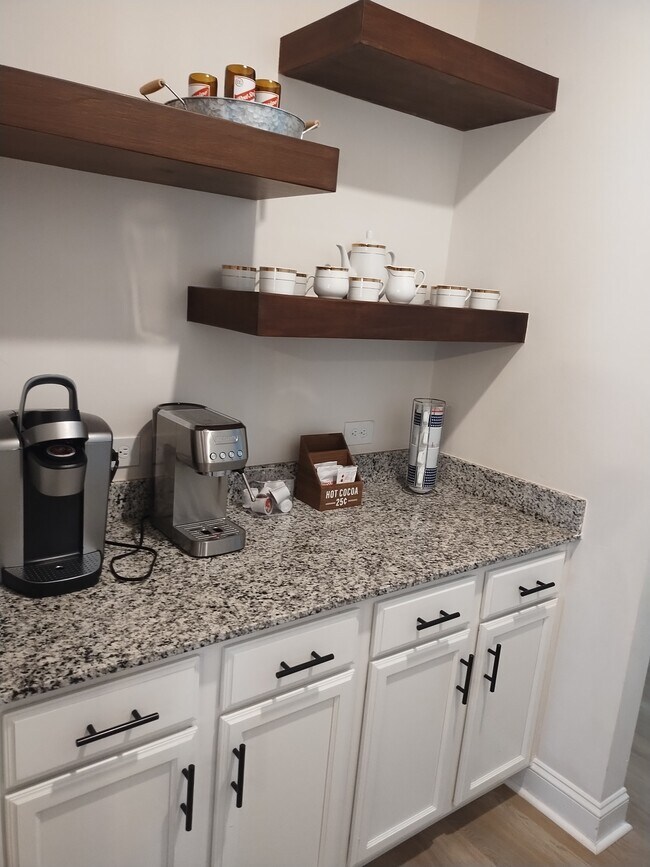 Building Photo - 437 Marietta Ln