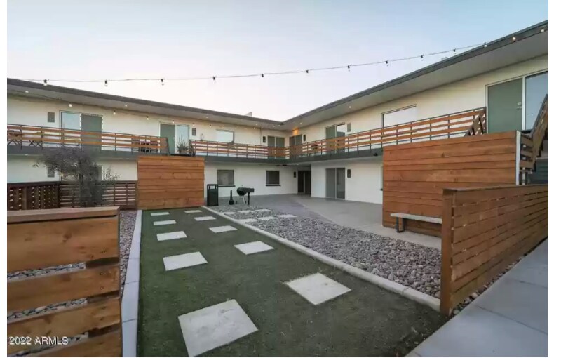 Building Photo - 813 E Marlette Ave