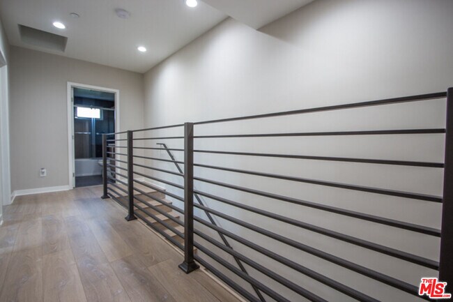 Building Photo - 4924 Laurel Canyon Blvd