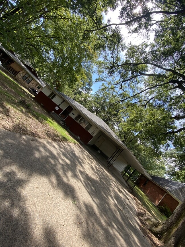 Building Photo - 2019 Johnston Ave