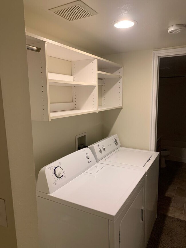 Building Photo - 672 N 500 W