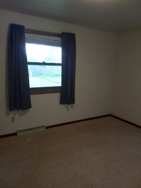 Building Photo - 1244 Primrose Ln