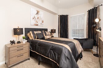 Building Photo - 4001 Fannin St