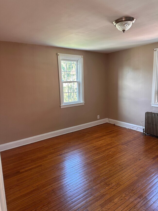 Building Photo - 3034 Pinewood Ave