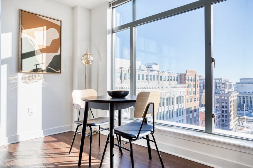 Building Photo - 400 8th St NW