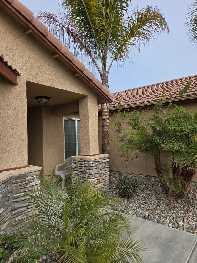 Building Photo - Four bedroom home!