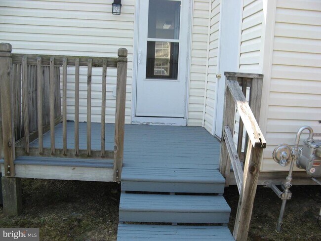 Building Photo - 175 Equestrian Dr