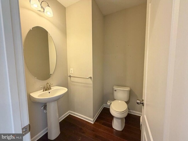 Building Photo - 1607 Sun High Terrace