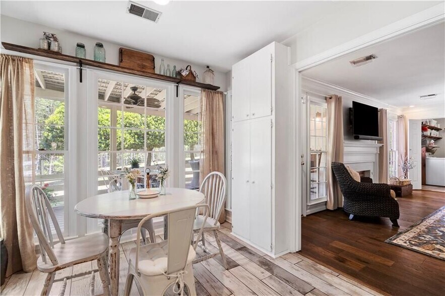 Building Photo - 179 Mt Calvary Rd