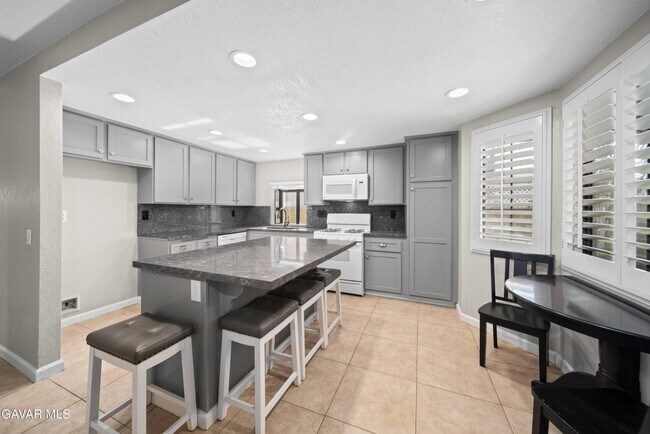 Building Photo - 43007 Pearlwood Dr